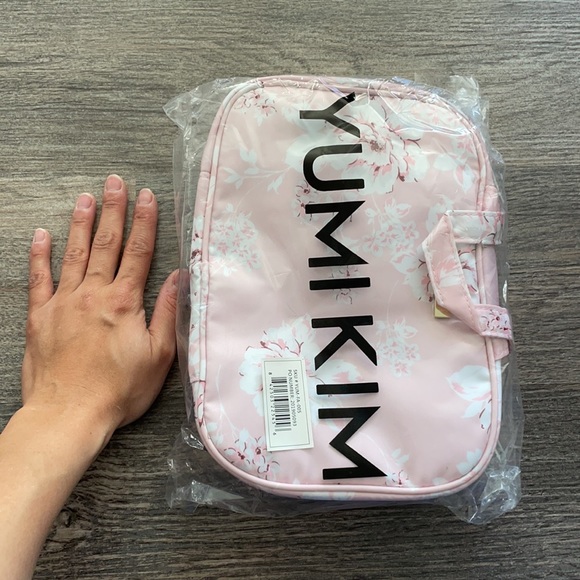 WANDERLUST MAKEUP TRAVEL - Picture 6 of 15